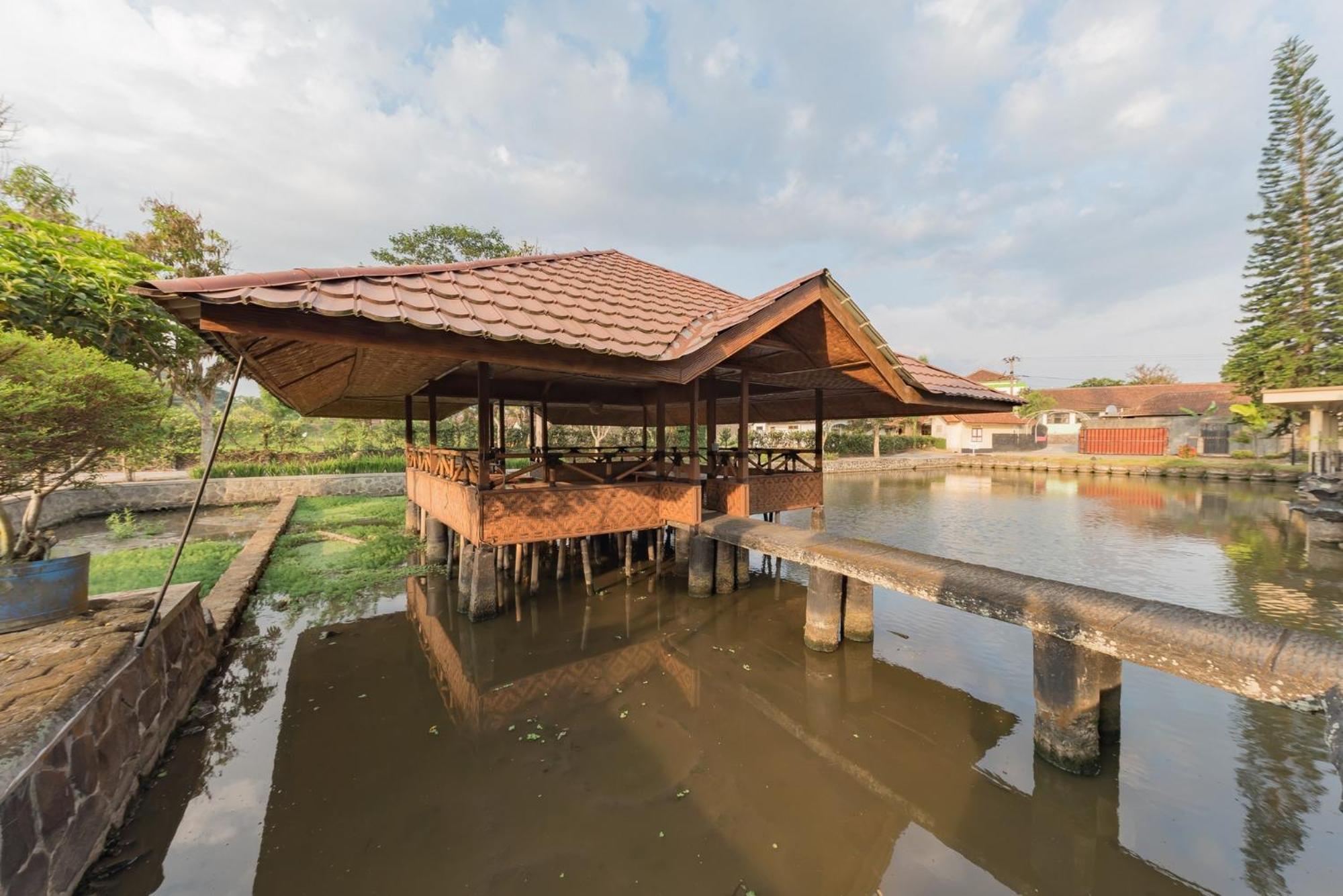 Reddoorz Syariah At Bumi Eyang Enin Homestay Tasikmalaya Exterior photo